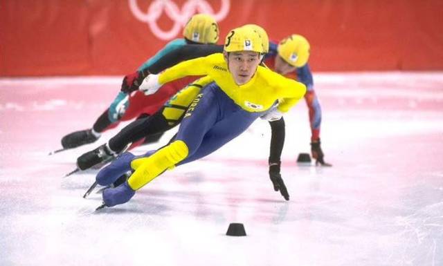 4场狂轰137分！哈登三节31分无奈打卡 快船13人轮换11人得分个位数